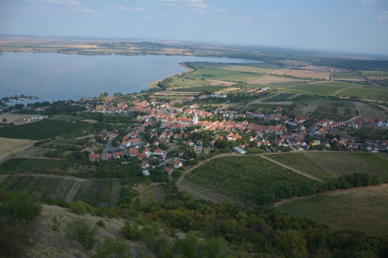 Penzion U Bednaru Pavlov Bagian luar foto
